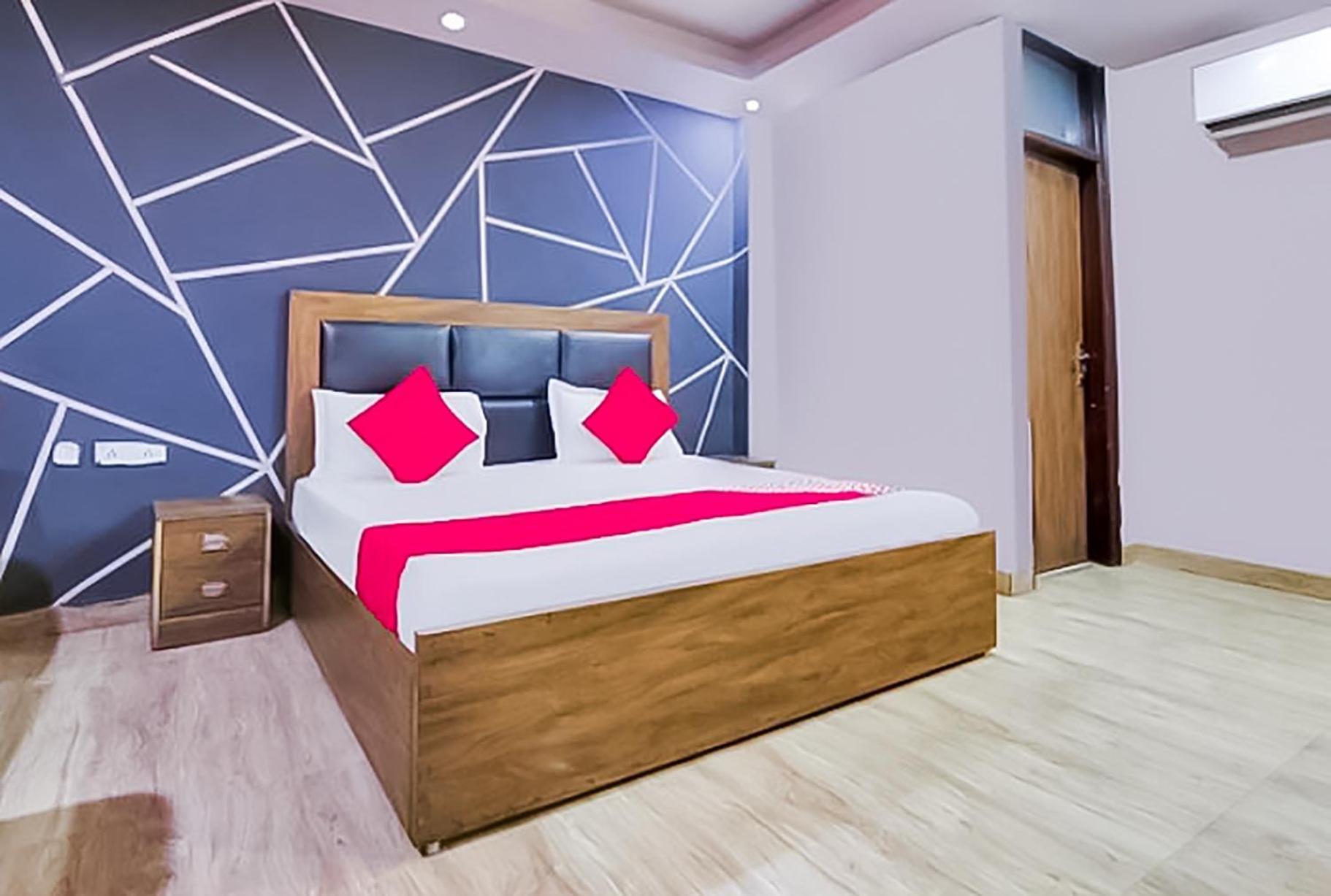 Hotel Classical Opposite Nizamuddin Railway Station New Delhi Extérieur photo